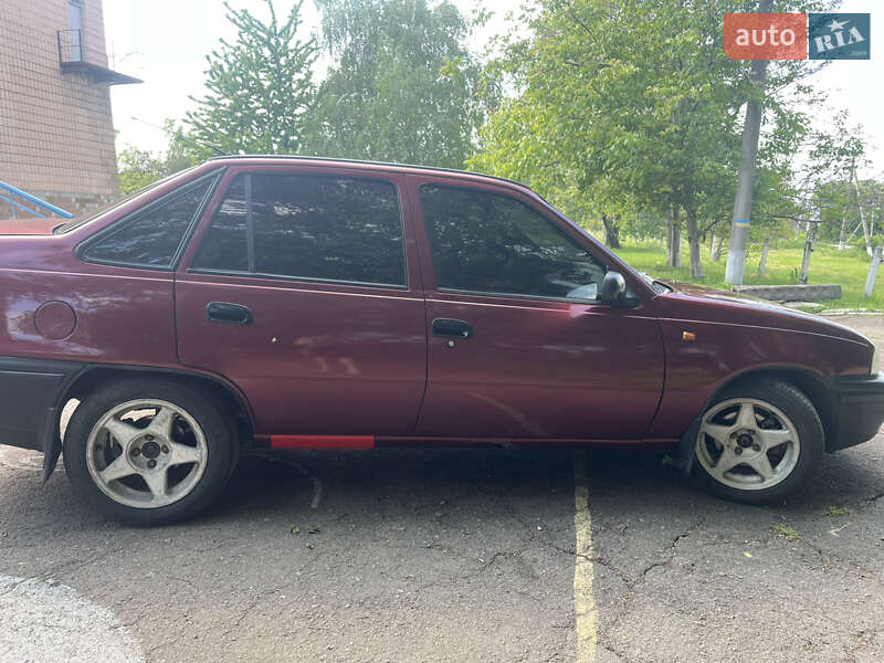 Седан Daewoo Nexia 2008 в Ольшанке