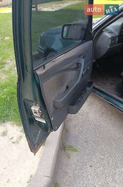 Седан Daewoo Nexia 1995 в 