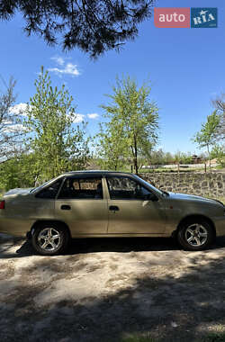 Седан Daewoo Nexia 2011 в 