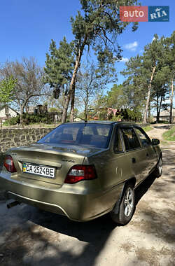 Седан Daewoo Nexia 2011 в 