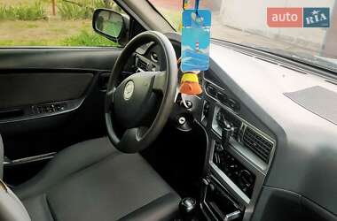 Седан Daewoo Nexia 2011 в 