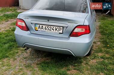 Седан Daewoo Nexia 2011 в 