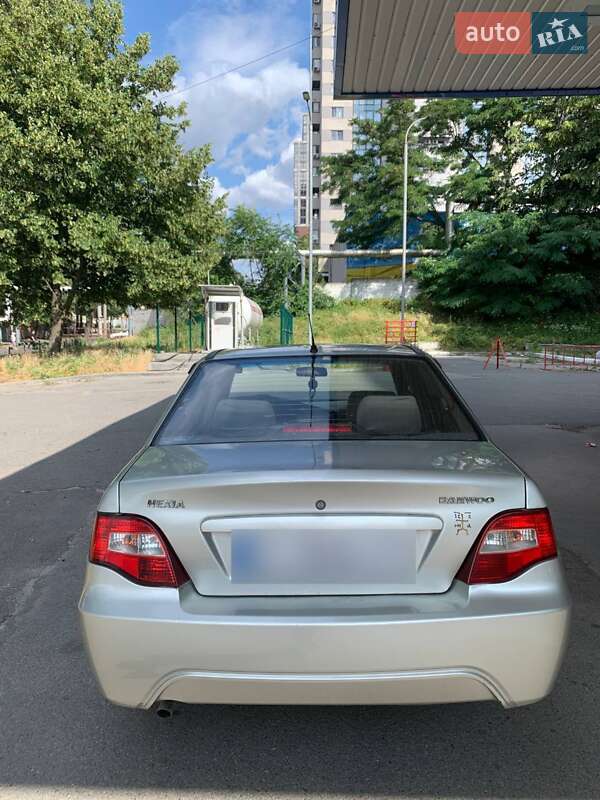 Седан Daewoo Nexia 2008 в Днепре