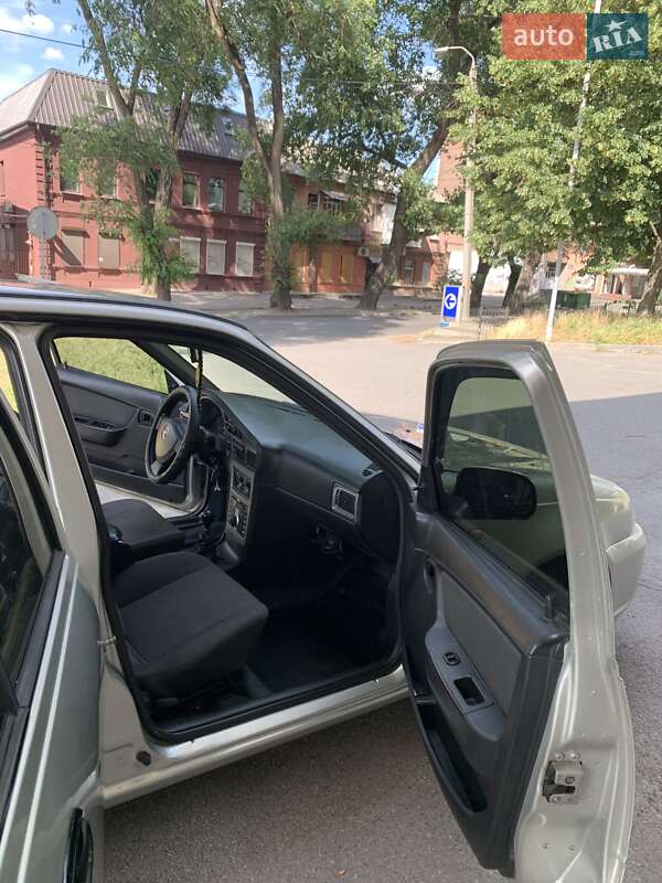 Седан Daewoo Nexia 2008 в Днепре