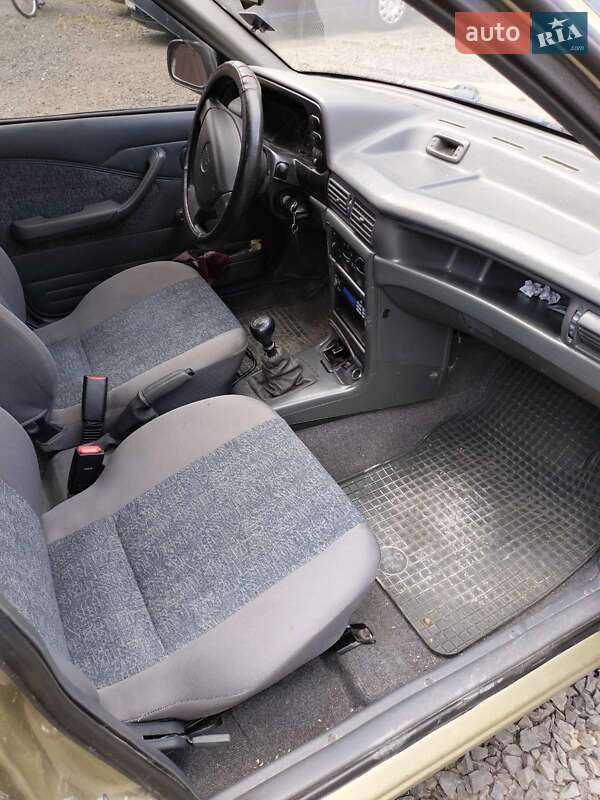 Седан Daewoo Nexia 2008 в Луцке