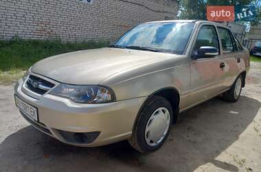 Седан Daewoo Nexia 2014 в 