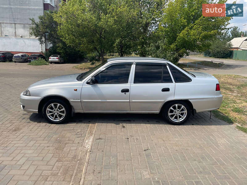 Седан Daewoo Nexia 2012 в Славянске