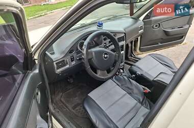 Седан Daewoo Nexia 2012 в 