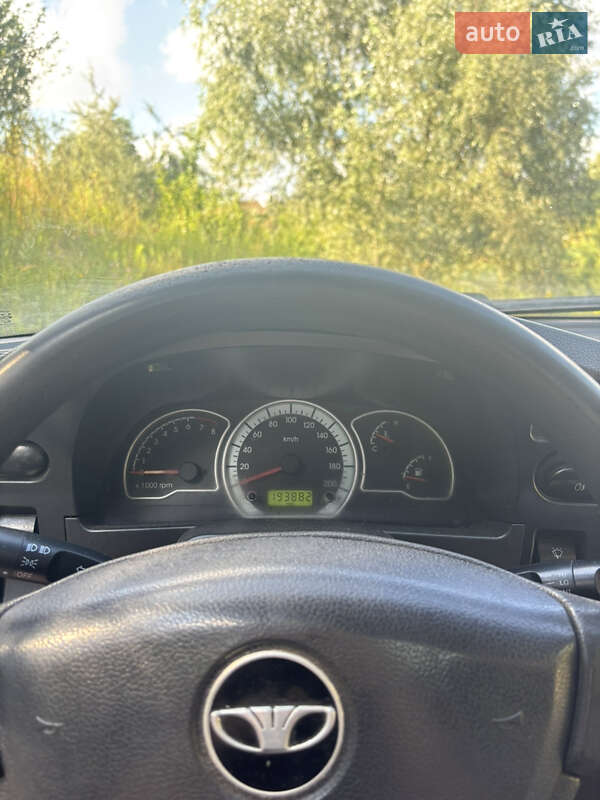 Седан Daewoo Nexia 2011 в Вишневом фото 10 Седан Daewoo Nexia 2011 в Вишневом