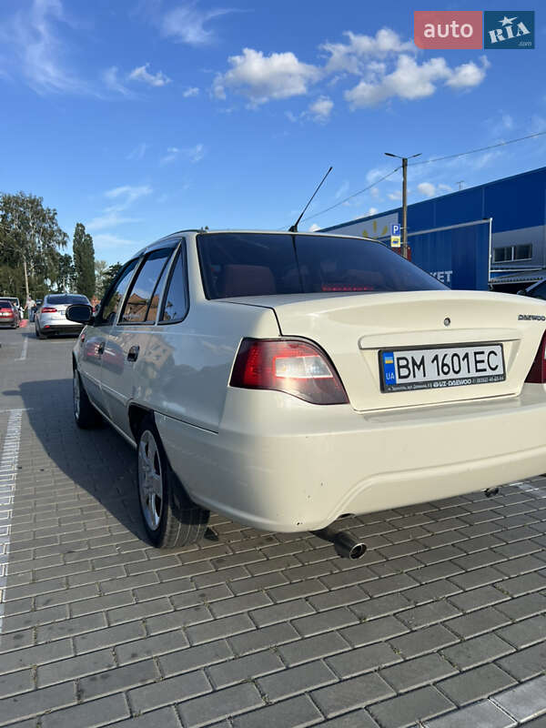 Седан Daewoo Nexia 2012 в Ромнах