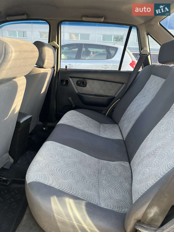 Седан Daewoo Nexia 2012 в Ромнах