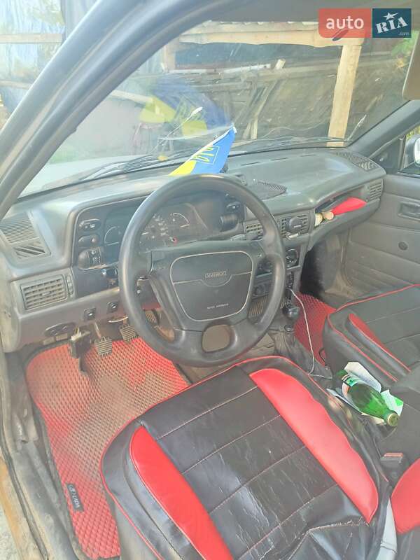 Седан Daewoo Nexia 1995 в Любаре