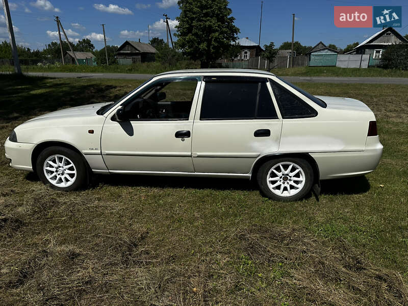 Седан Daewoo Nexia 2012 в Городне