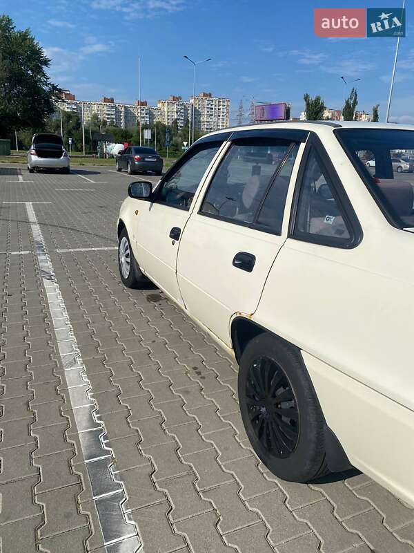 Седан Daewoo Nexia 2010 в Киеве