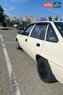 Седан Daewoo Nexia 2010 в 