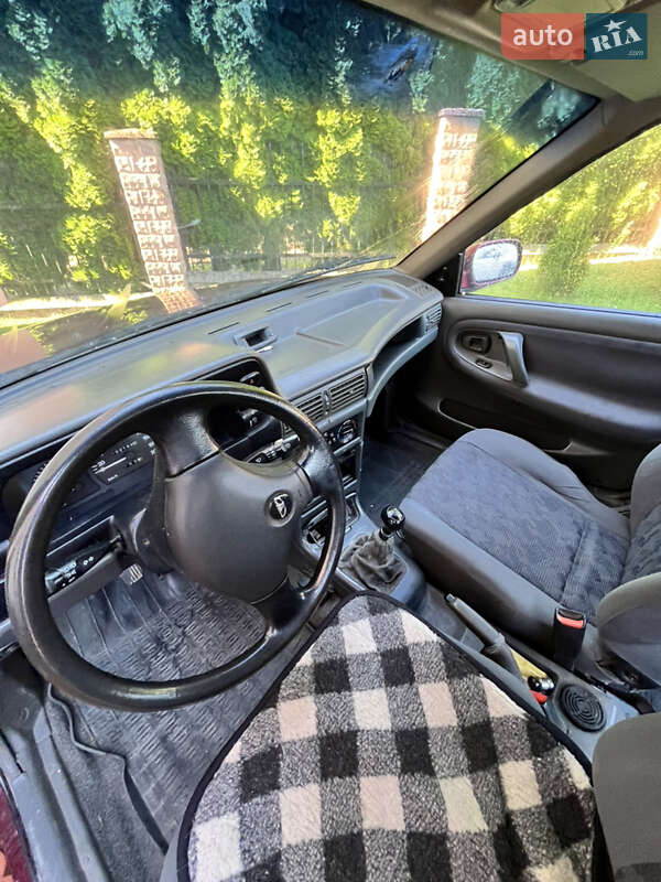 Седан Daewoo Nexia 1997 в Мостиске