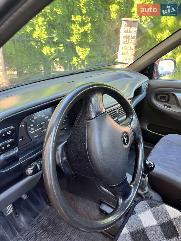 Седан Daewoo Nexia 1997 в Мостиске