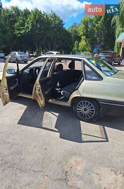 Седан Daewoo Nexia 2008 в 