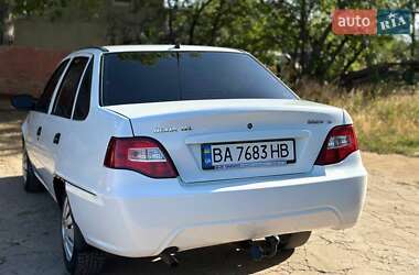 Седан Daewoo Nexia 2011 в Широкому