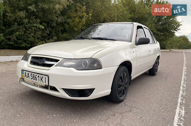 Седан Daewoo Nexia 2010 в Ракитном