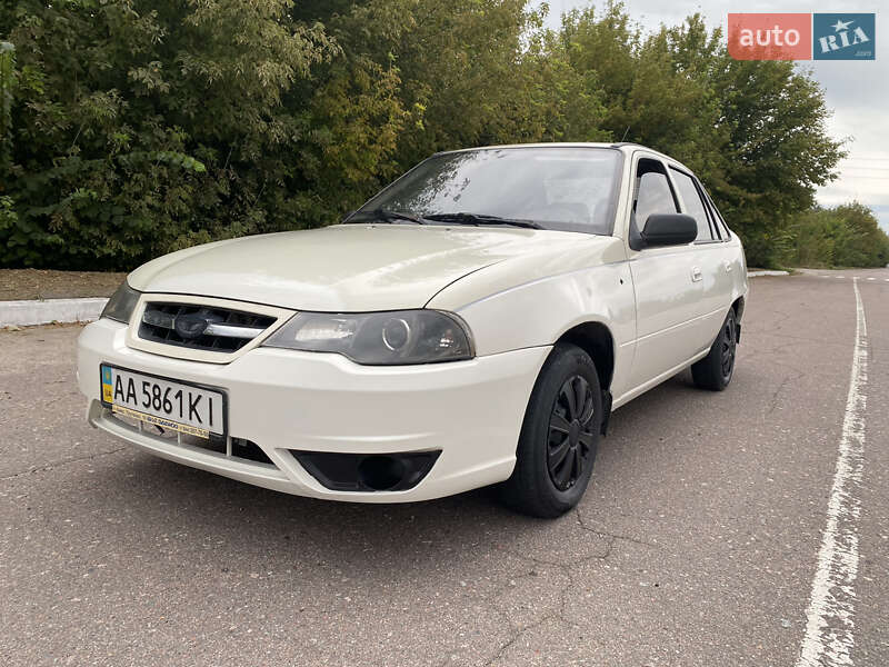 Седан Daewoo Nexia 2010 в 
