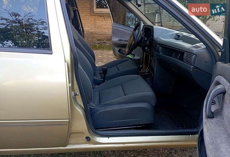 Седан Daewoo Nexia 2006 в Днепре