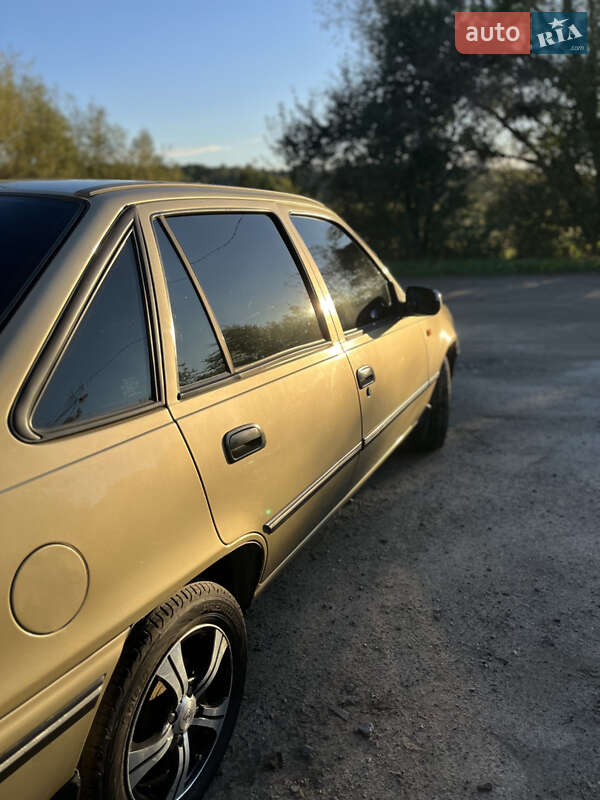 Седан Daewoo Nexia 2007 в Новояворівську