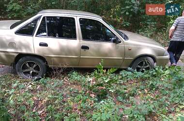 Седан Daewoo Nexia 2011 в 