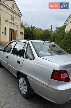 Седан Daewoo Nexia 2012 в 