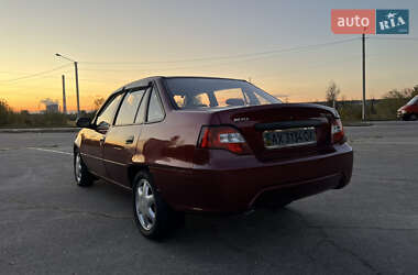 Седан Daewoo Nexia 2011 в 