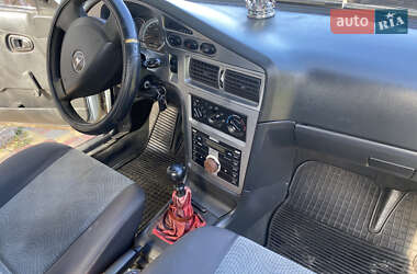 Седан Daewoo Nexia 2012 в 