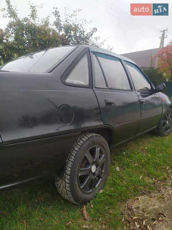 Седан Daewoo Nexia 2008 в Корце