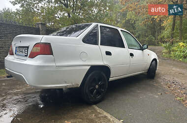 Седан Daewoo Nexia 2011 в 