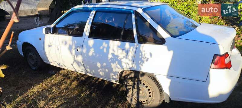 Седан Daewoo Nexia 2010 в Смілі