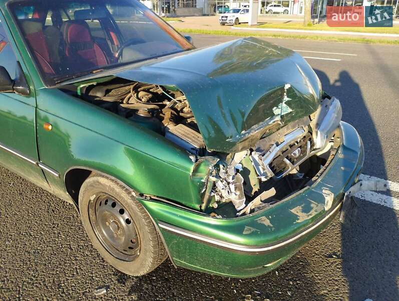 Седан Daewoo Nexia 2003 в Черкасах
