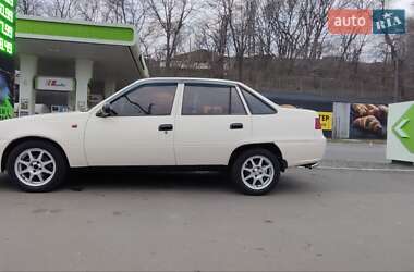 Седан Daewoo Nexia 2011 в 