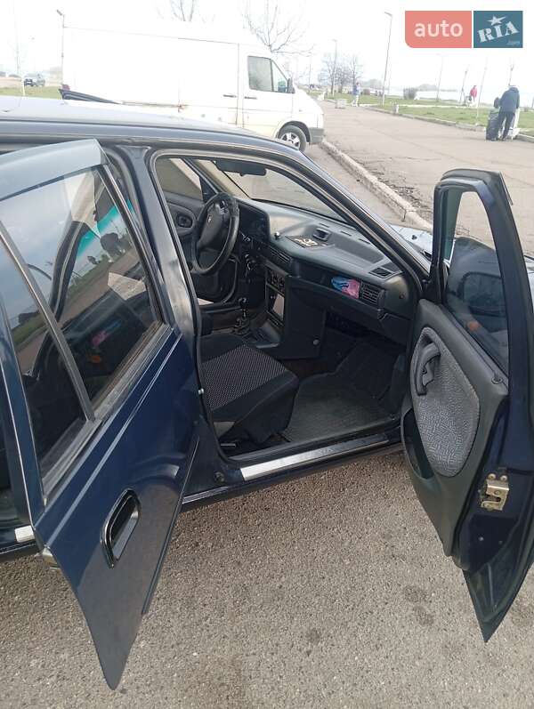 Седан Daewoo Nexia 2005 в Черкасах