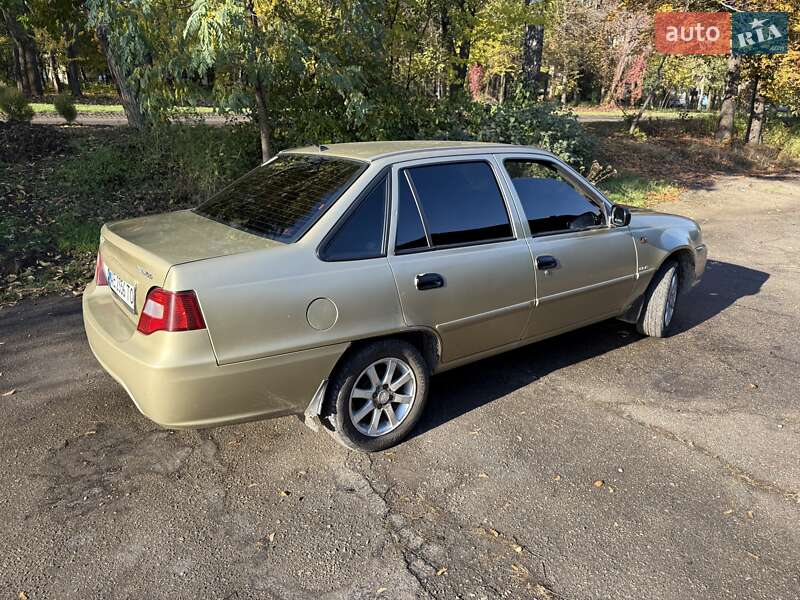 Седан Daewoo Nexia 2010 в Кривом Роге