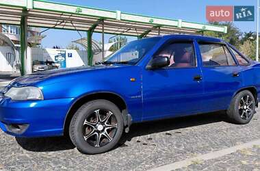 Седан Daewoo Nexia 2011 в 