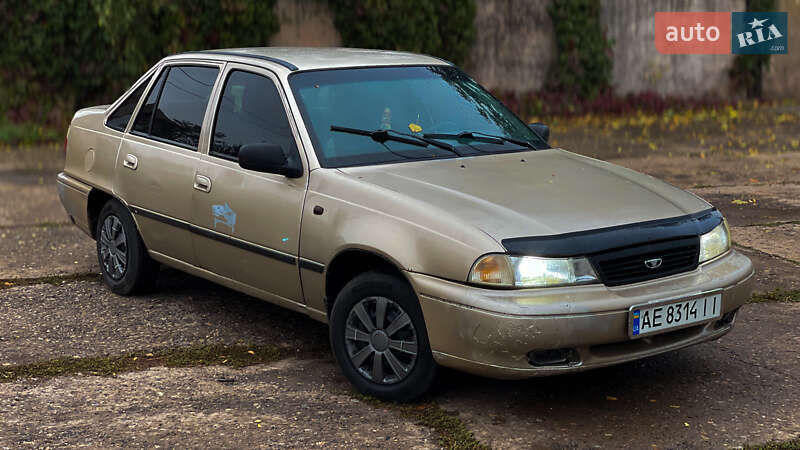 Седан Daewoo Nexia 1996 в  фото Седан Daewoo Nexia 1996 в