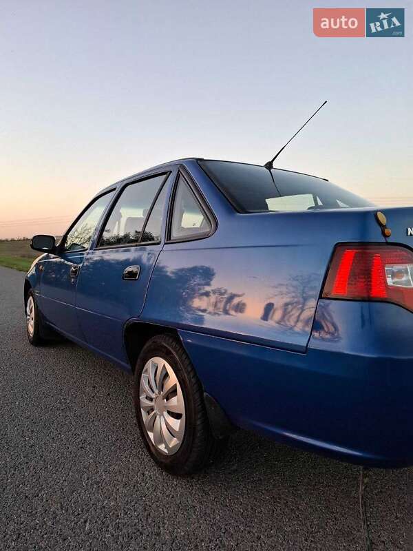 Седан Daewoo Nexia 2008 в Широком