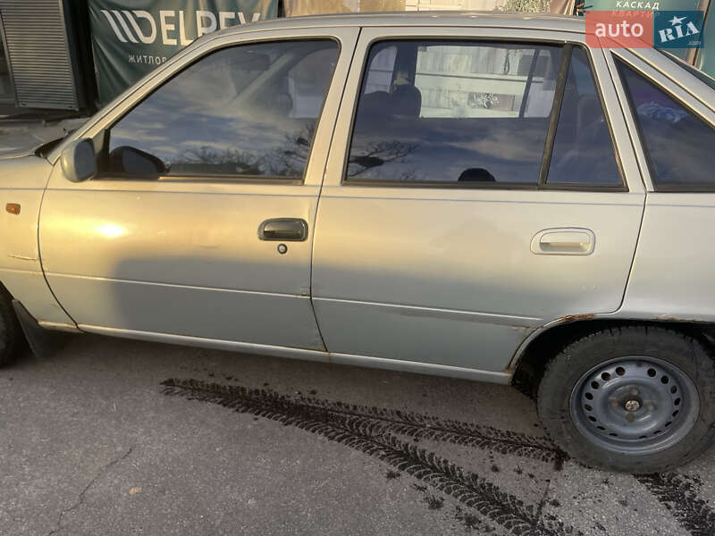 Седан Daewoo Nexia 1995 в Киеве