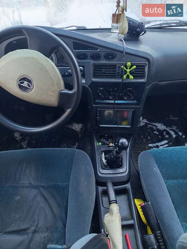 Седан Daewoo Nexia 2008 в Ромнах