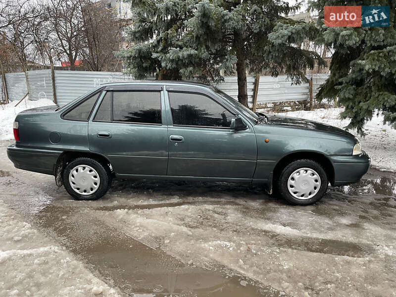 Седан Daewoo Nexia 1995 в Харькове