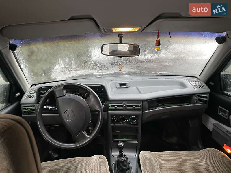 Седан Daewoo Nexia 1995 в Харькове