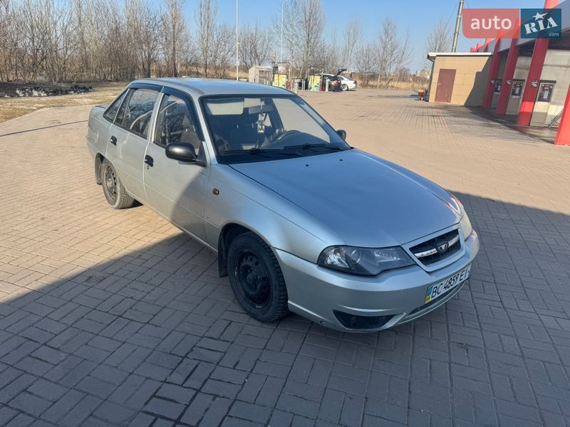 Седан Daewoo Nexia 2008 в Нововолынске