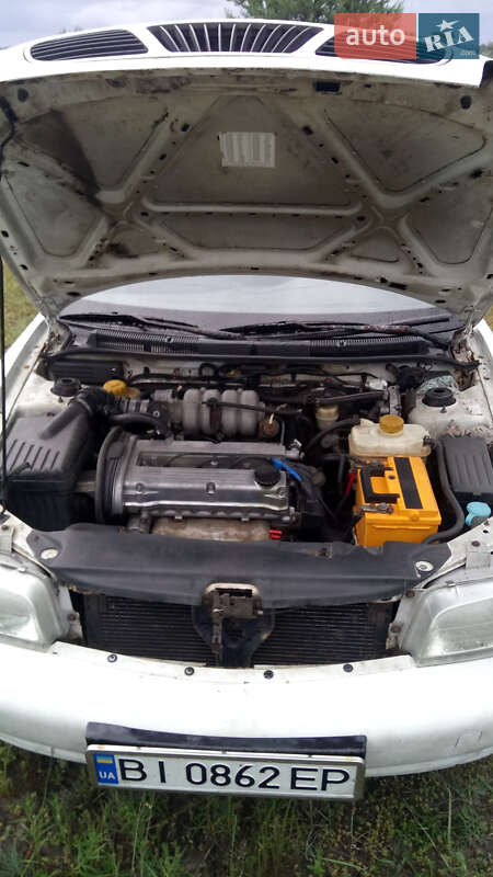 Седан Daewoo Nubira 1998 в Кременчуге