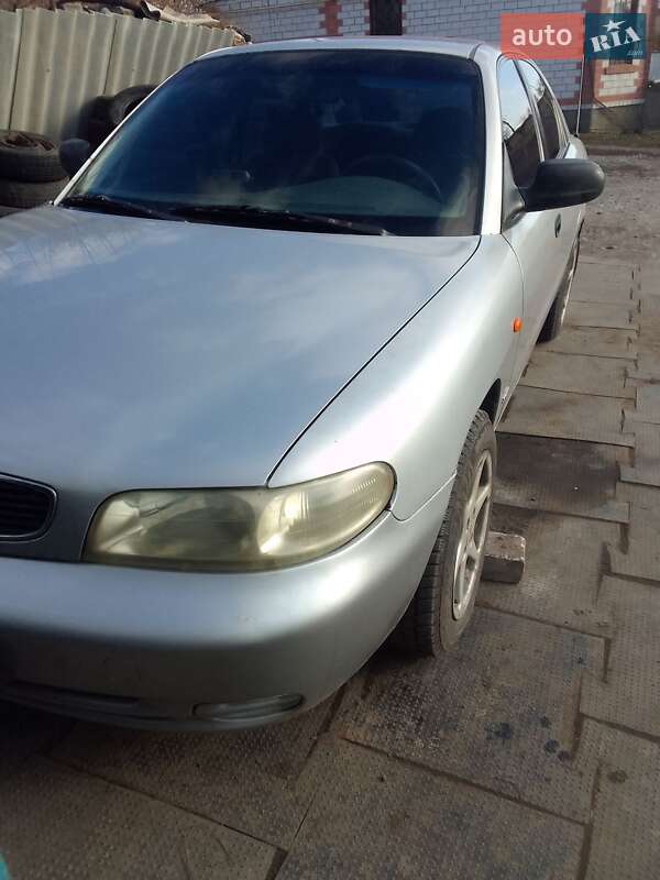 Седан Daewoo Nubira 1998 в Кегичевке