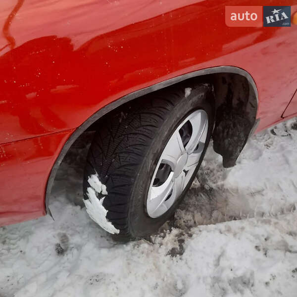 Седан Daewoo Nubira 1998 в Покровске
