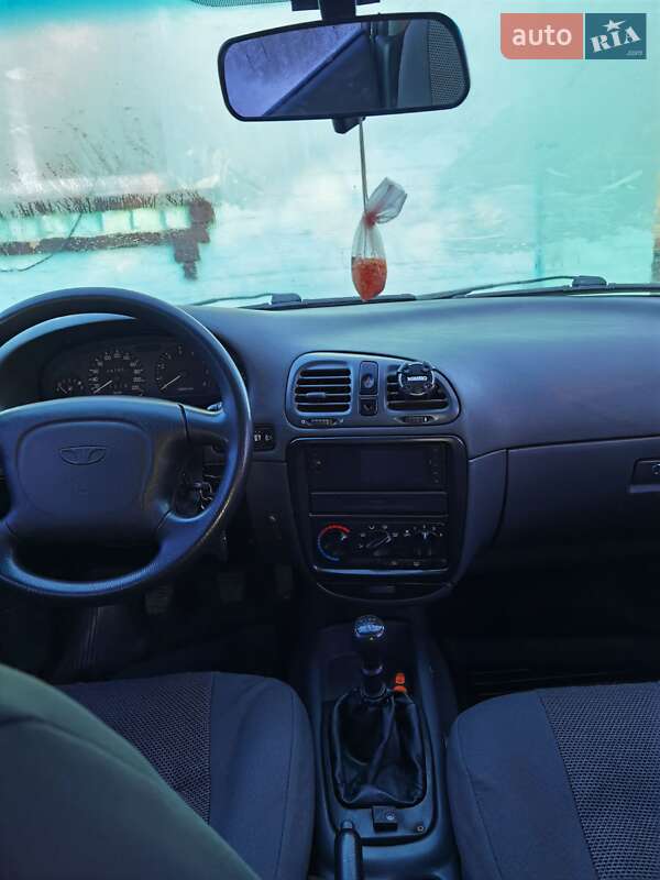 Седан Daewoo Nubira 1998 в Новоархангельську